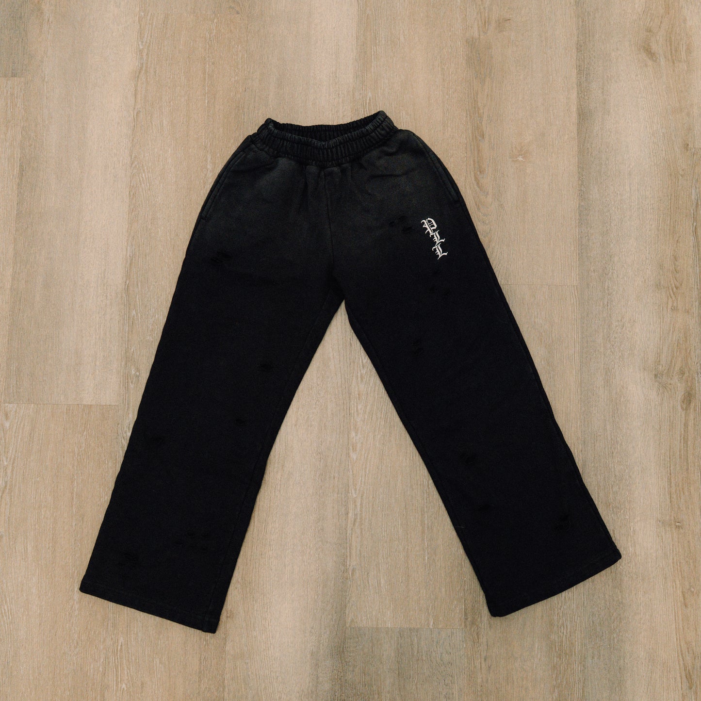 "BLACK CREST" QUARTER ZIP SWEATPANTS (PRE ORDER)